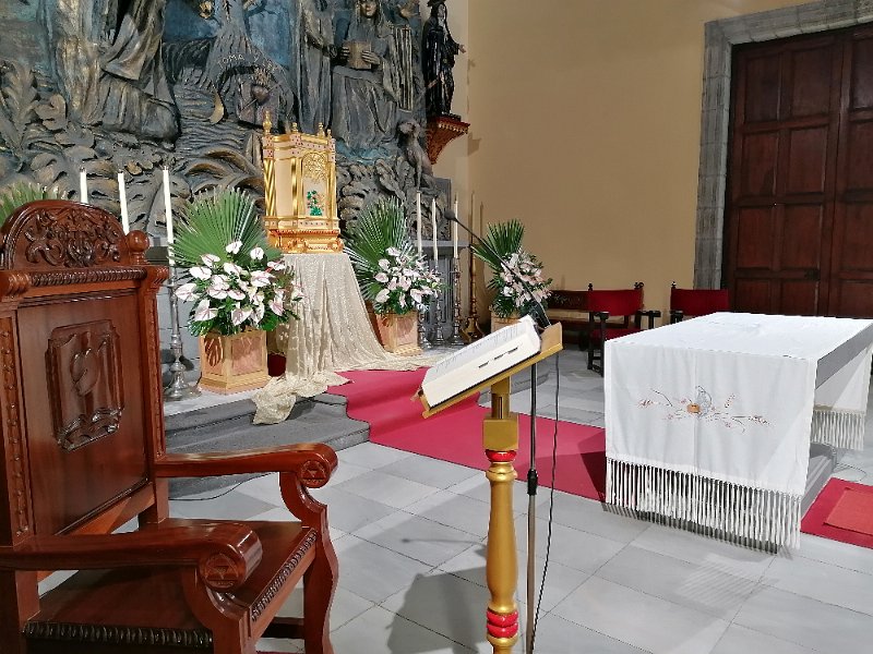 IMG_20240329_100503.jpg - Altar Mayor preparado para el Jueves Santo